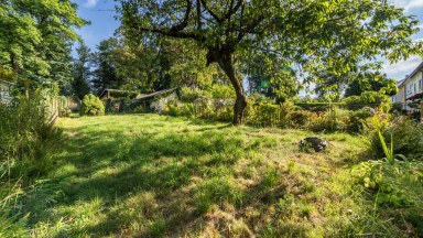 Řadový dům se 3 bytovými jednotkami, garáží a pozemkem 431 m² – Aš, Kvapilova