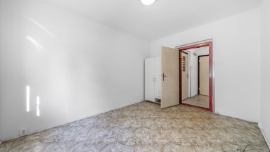 Řadový dům se 3 bytovými jednotkami, garáží a pozemkem 431 m² – Aš, Kvapilova