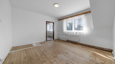 Řadový dům se 3 bytovými jednotkami, garáží a pozemkem 431 m² – Aš, Kvapilova