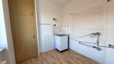 Prodej 2+1, Křížikova