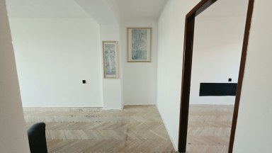 Prodej 2+1, Křížikova